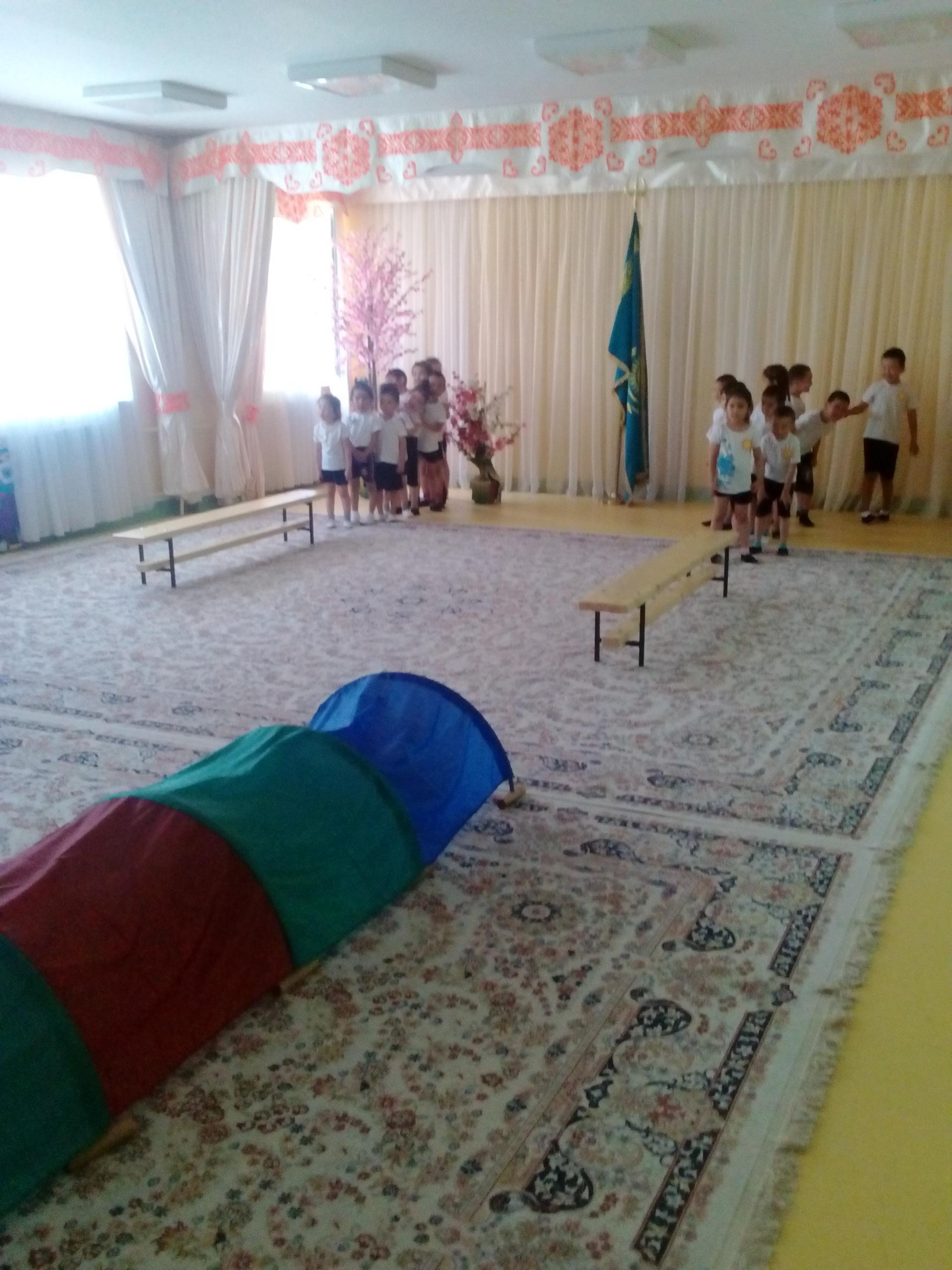 Тақырыбы:"Спорт және Біз" Мақсаты: Балаларды дене тәрбиесі және спортпен шұғылдануға тарту, белсенділікке, қайсарлыққа, батылдыққа, ұйымшылдыққа тәрбиелеу, ойын кезінде әділдікке, жолдастық сезімге, ойынды жетілдіруге тәрбиелеу.