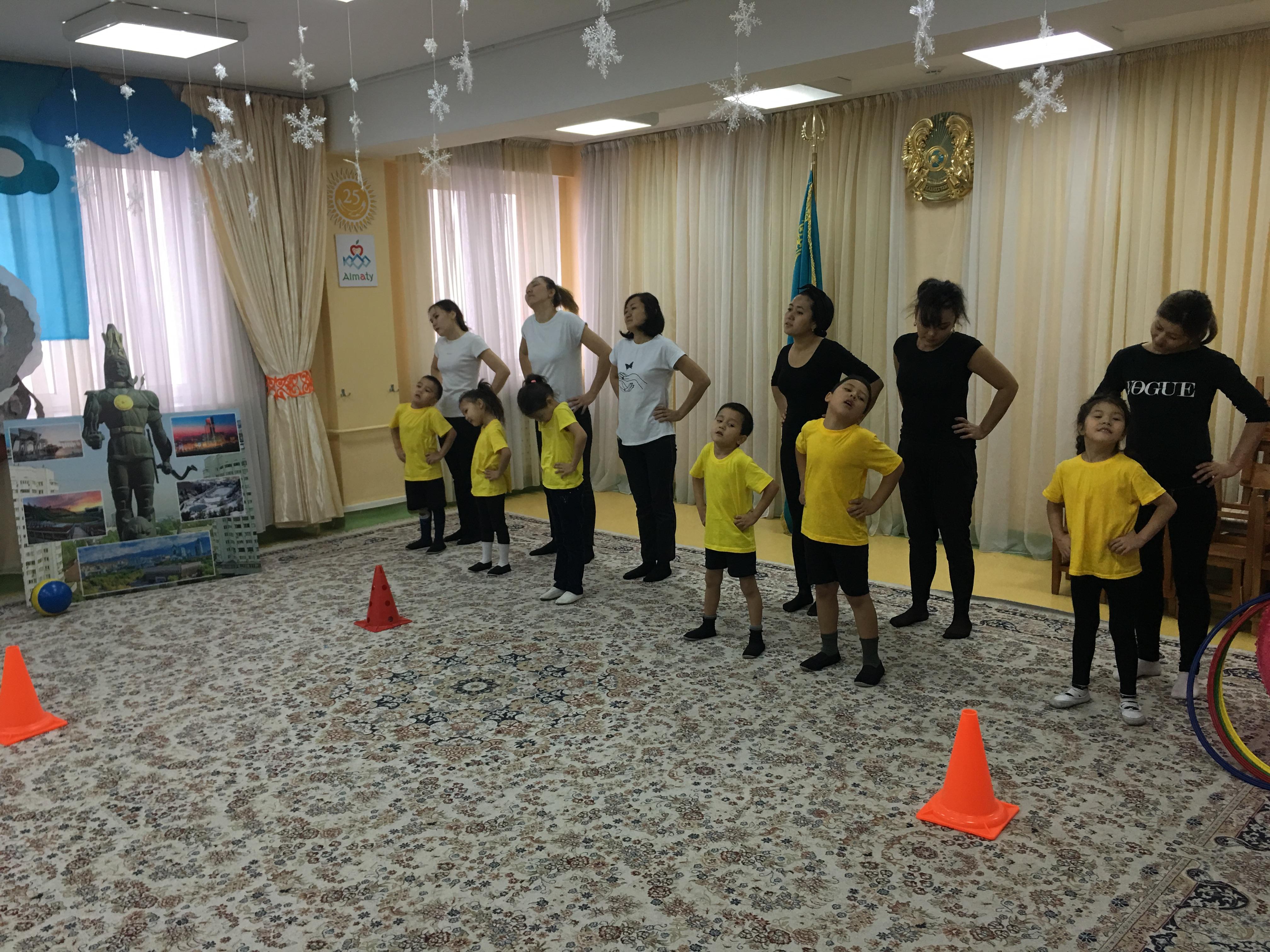Тақырыбы:"Анам және мен".Мақсаты:Отбасылық ұйымшылдық, сыйластық, адамгершілік ізгіліктерін дәріптеп,  салауатты бәсекелестікке тәрбиелеу.