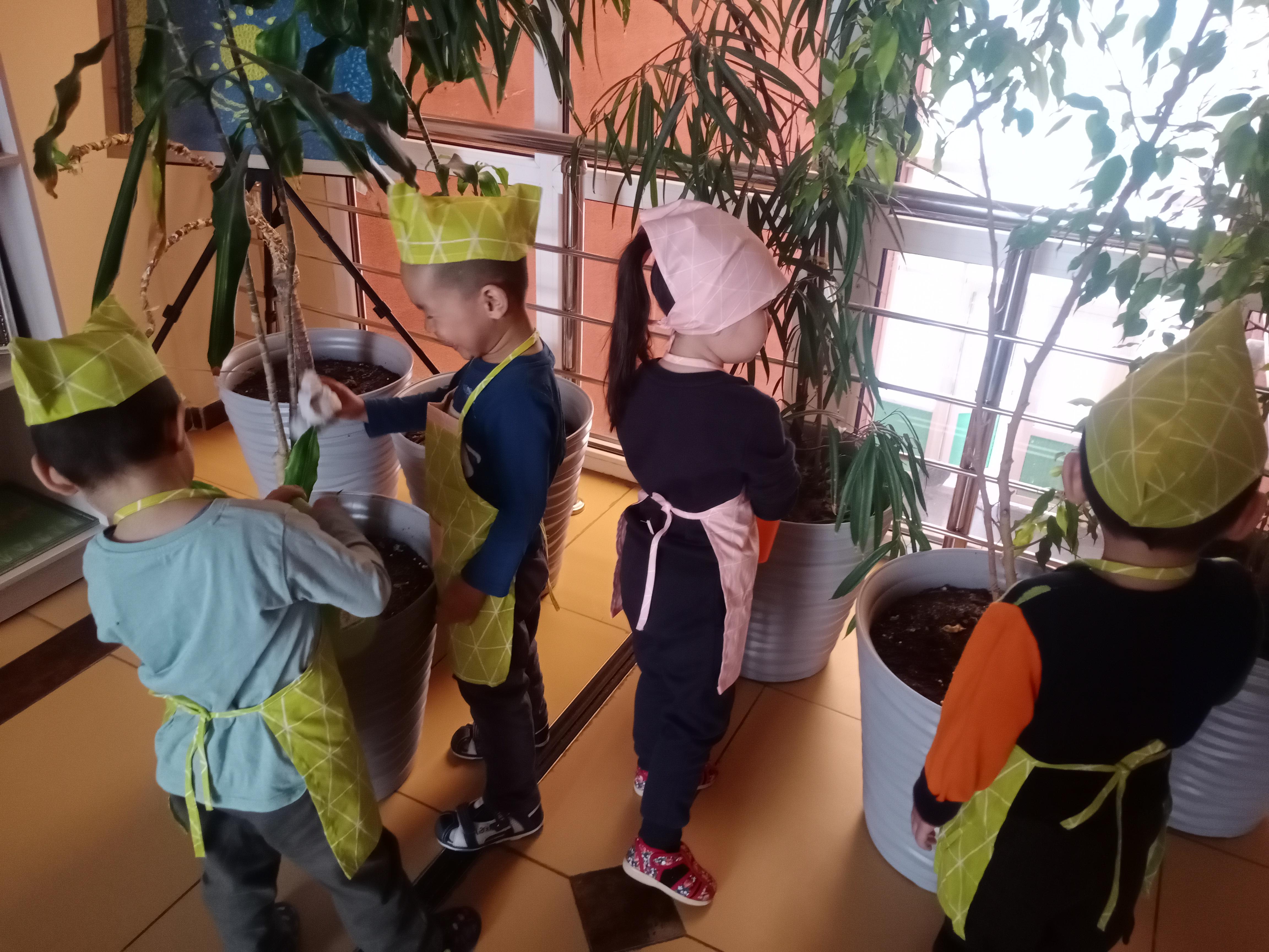 Мақсаты: Балалардың «табиғатқа және өсімдіктерге деген қамқорлық» құндылық туралы түсініктерін қалыптастыру.  Табиғат пен адамдар арасындағы байланысты түсіндіру. Табиғатқа деген танымдық қызығушылықтарын дамыту.