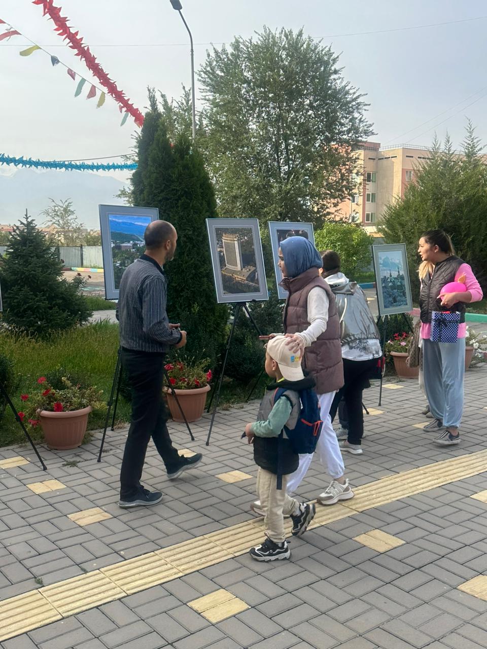 Алматы туған күніңмен.Қазақстанның қалаларымен таныстыру, туған жерге, Отанға деген сүйіспеншілікке тәрбиелеу,  Өз туған еліне, туған жеріне, Отанына елге деген сүйіспеншілігін арттыру.
